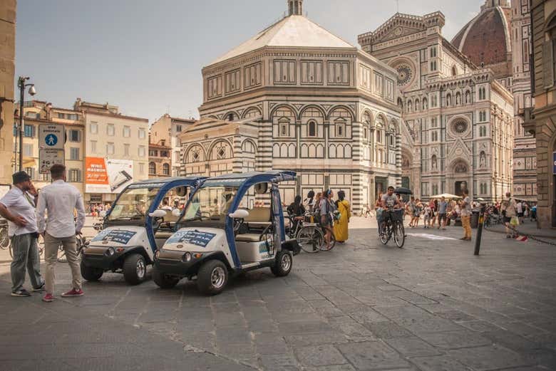 Prêt pour commencer la visite en voiture à Florence